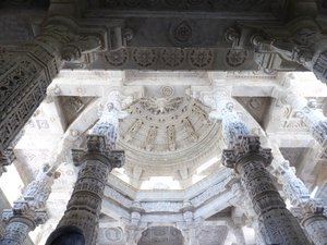 Jain Temples at Ranakpur - 1444 pillars in temple and none the same (13)