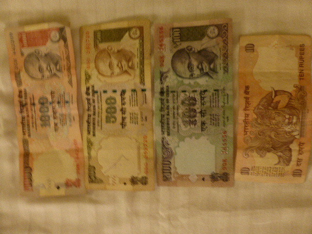 Indian Rupee - they have no coins (2)