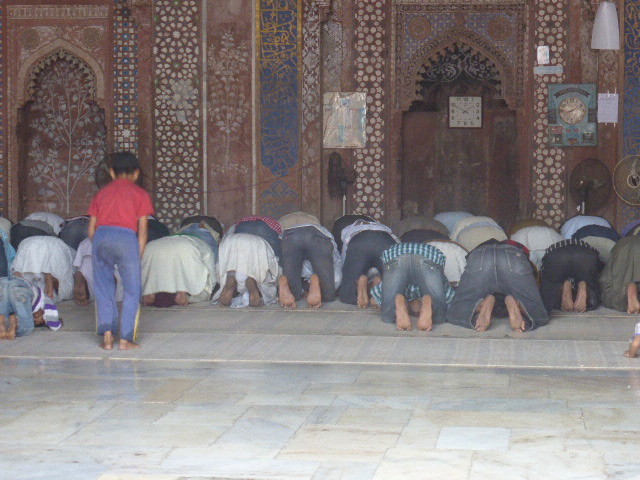 Fatehpur Sikri - men pray 5x per day