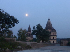 Jehangir and Chaturbhuj temples in Orchha (2)
