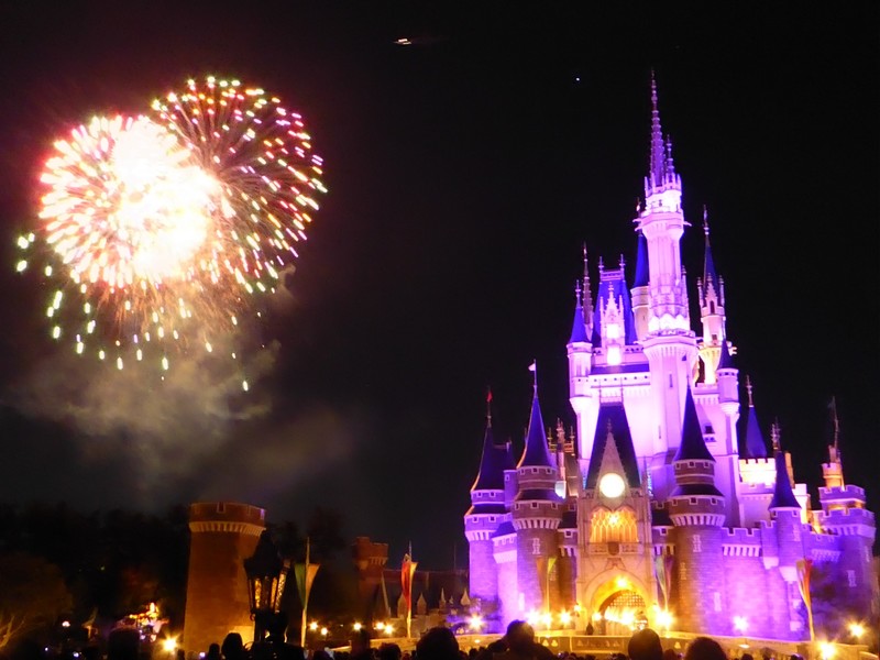 Tokyo Disneyland - final fireworks (2)