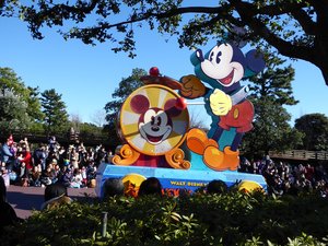 Tokyo Disneyland - cartoon character parade (3)
