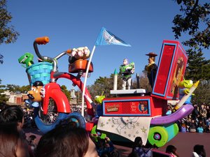 Tokyo Disneyland - cartoon character parade (5)