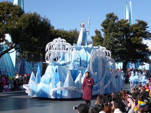 Tokyo Disneyland - Frozen Parade (2)