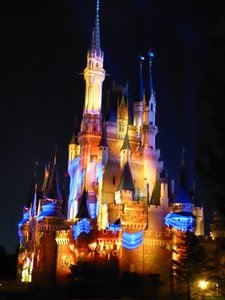 Tokyo Disneyland - light show on Cindarella Castle (1)
