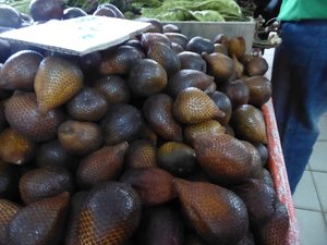 Serian Market - snake fruit