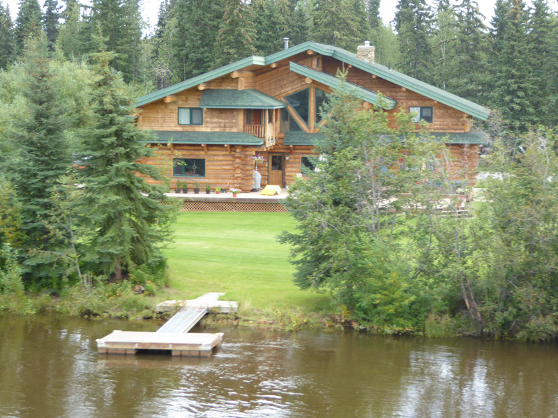 Chena River cruise Fairbanks - houses seen on the way (2)