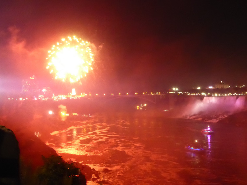 Niagara under lights and fireworks (3)