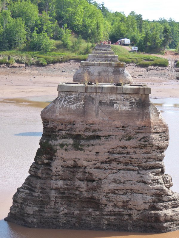 Same rock before and after tide Maitland Tidal Bore (2)