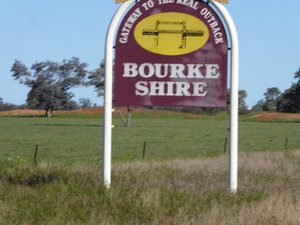 14 Barringun on NSW border - pub for a beer (12)