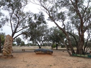17 Bourke Cemetery - Fred Hollows grave site (2)