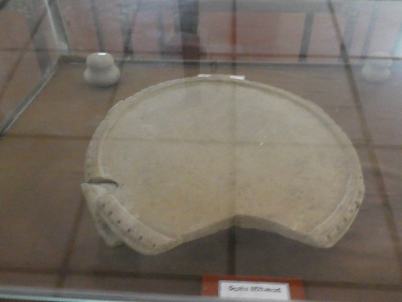 Paduwasnuwara Museum - mirror