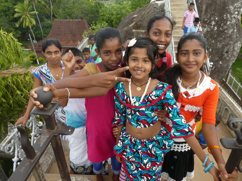 Dancing children in Anuradhapura (1)