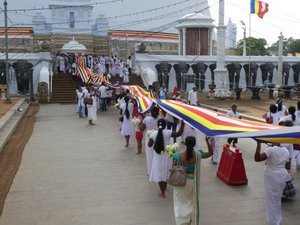 Anuradhapura - Ruvanveliseya Dagoba Monk Offerings Parade (2)