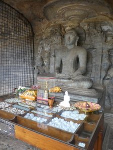 Polonnaruwa Rock Temple - Buddha visiting Heavan