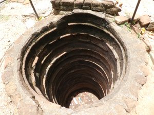Polonnaruwa Well (1)