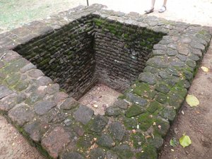 Polonnaruwa Well (2)