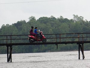 Maduganga River Cruise near  Ahungalia - bridges joining several of the 100s of islands (5)