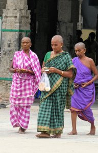 Kanchipuram - Golden City of a Thousand Temples - 7-8th Century - ladies shave their hair which becomes offerings to Shiva their god (2)
