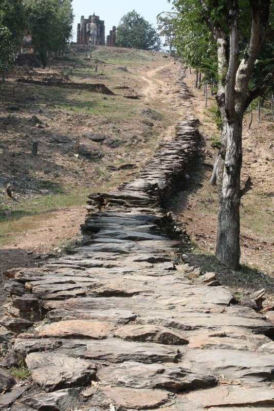 Stairs up to Wat Saphan Hin