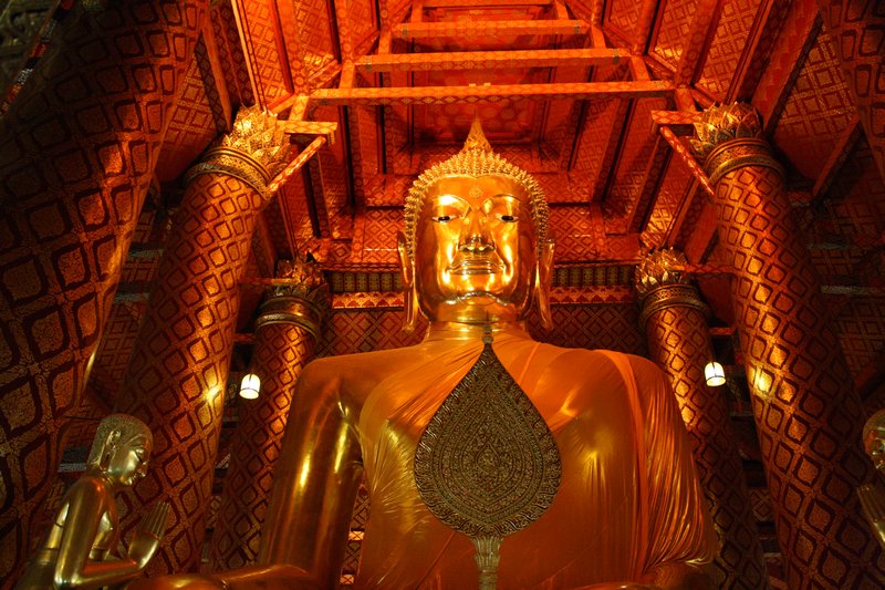 Big gold buddha