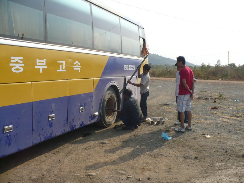 Coach breaks down for the first time on the way to Dalat