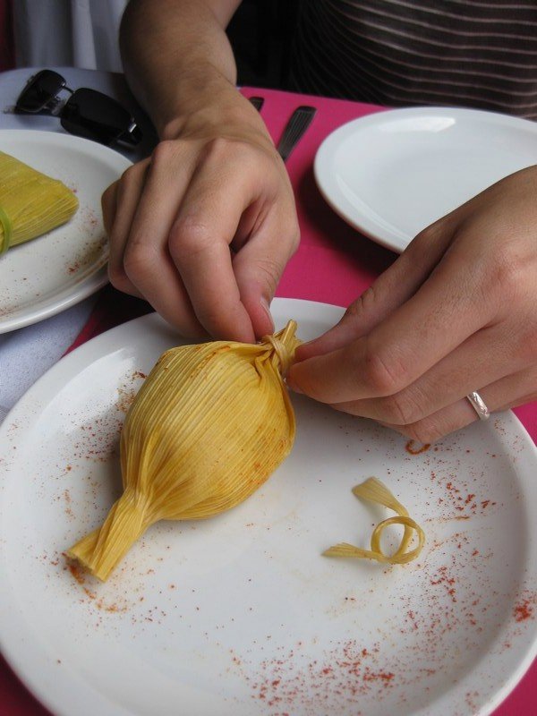 Unwrapping a tamal