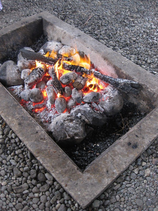 Curanto al hoyo - pit, fire and stones