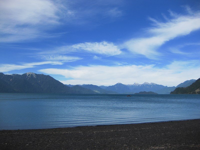 Lago Todos los Santos, Petrohue