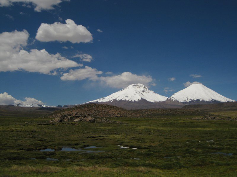 Volcanes Pomerape and Parinacota