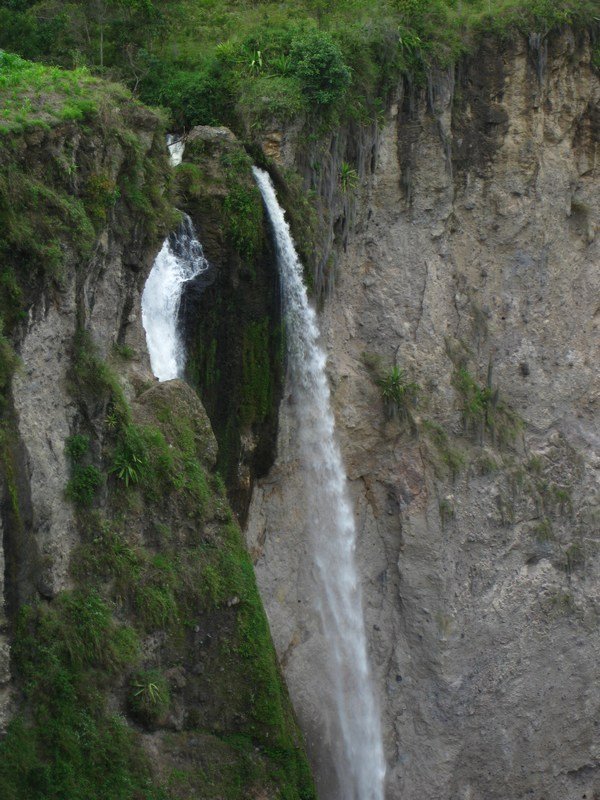 Waterfall in the hills around San Agustin