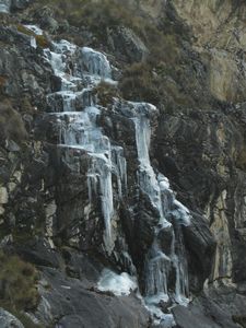 Frozen waterfall, walk to Laguna 69
