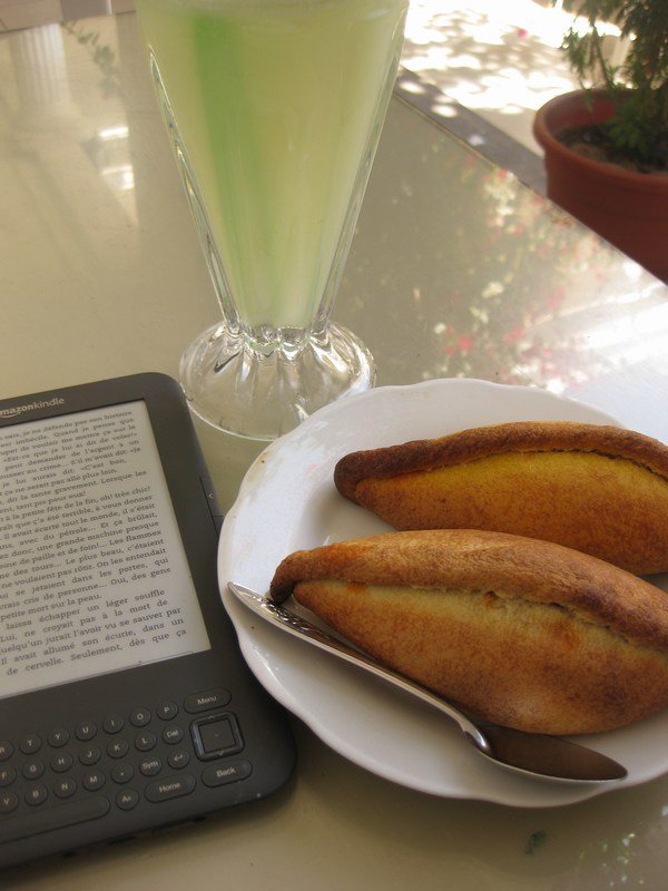 Perfect Bolivian breakfast - fresh lemonade, meat salteñas and a book...