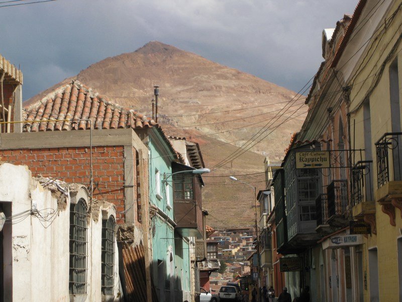 Central Potosí, Cerro Rico looming over it