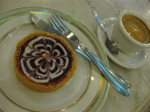 Mid-morning refuelling stop in Confeitaria Colombo
