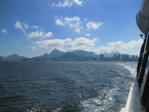 Crossing Guanabara Bay to Niterói