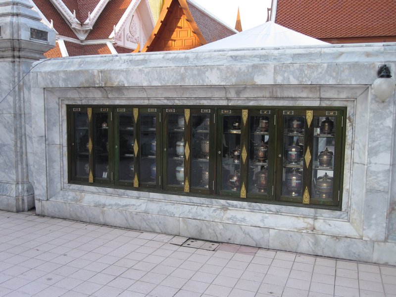 Thai Graves