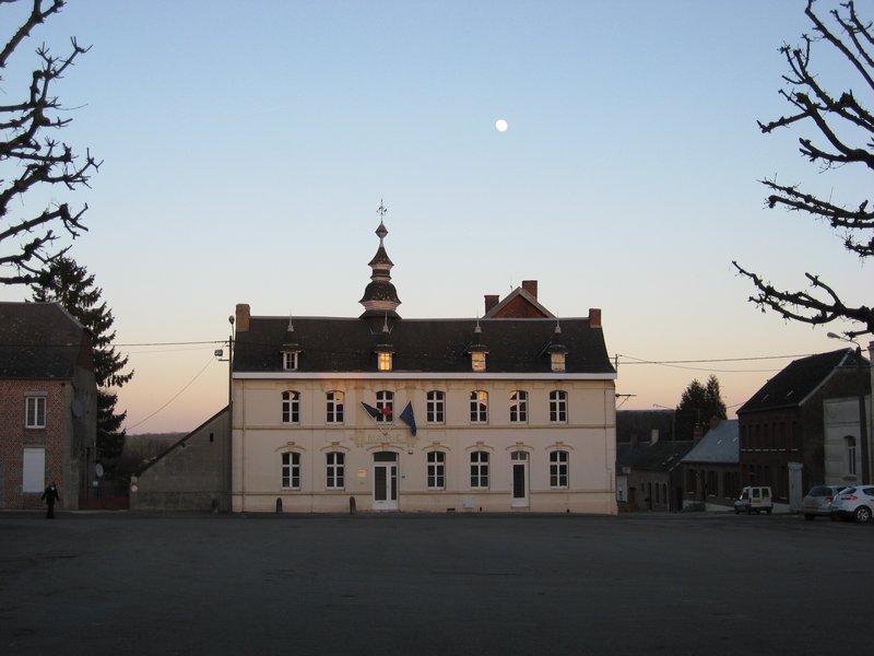 6  Catillon sur-Sambre Town Hall