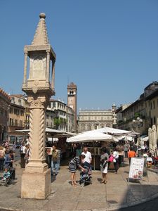 39 Verona - Piazza Erbe