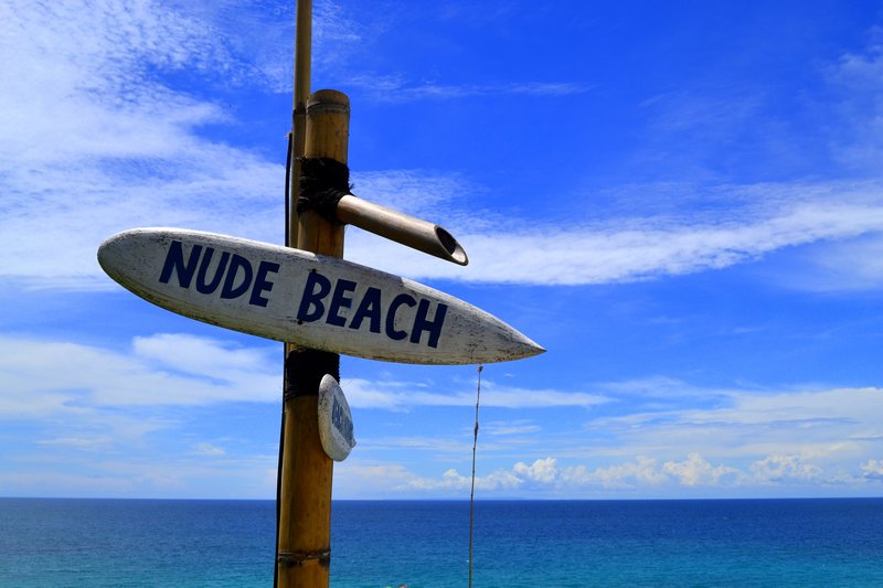 What is a nude beach in Hechi