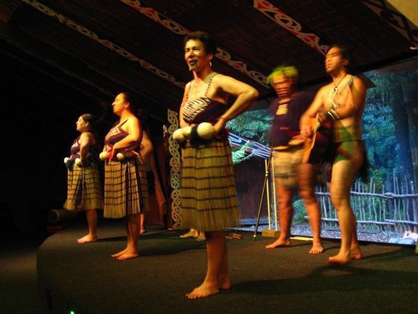 Maori dance - Tamaki Maori Village