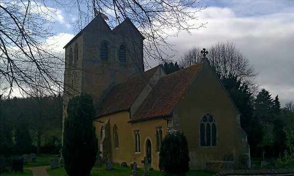 Kirken i Fingest ved Henley 1 times kjøretur vest for London. 
