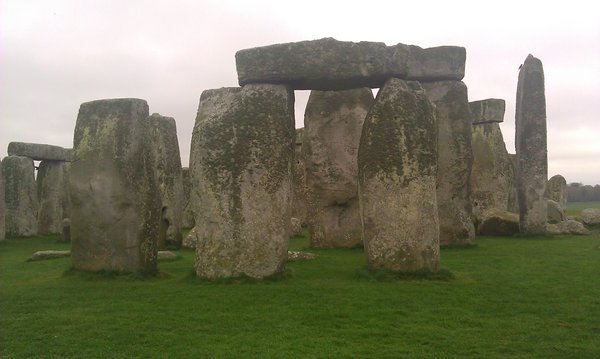 Stonehenge - et  spennende kultursted bygd opp for vel 5000 år siden. Stedet har tiltrukket pilgrimmer i alle år.