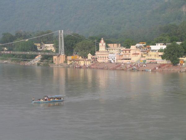 Banks of the Ganga, looking towards the suspension bridge