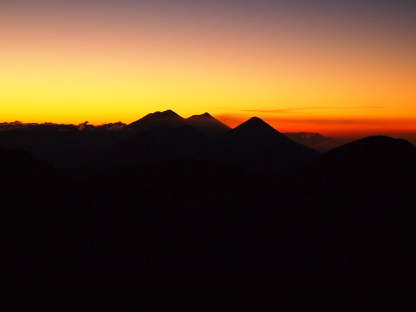 Sonnenaufgang auf dem Vulkan Santa Maria