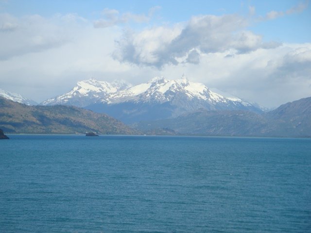 a (1)vanuit onze kamer zijn de bergen te zien waar de gletsjer zich bevind