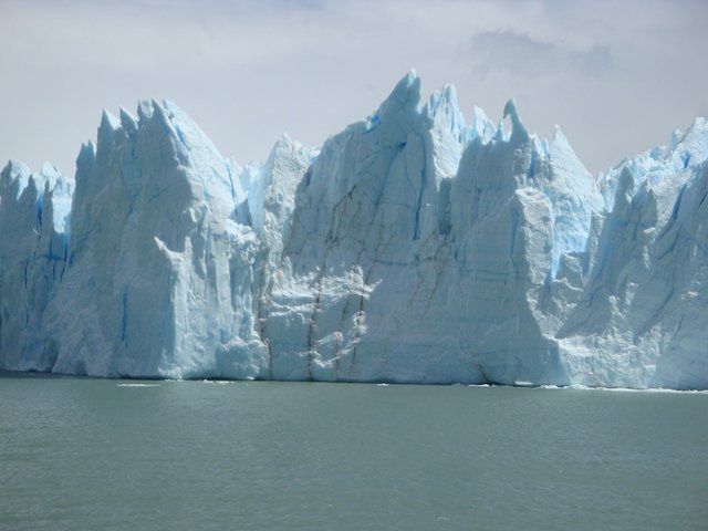.(18) El Calafate.  enorme cathedralen van ijs.!
