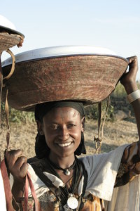 Woman carrying enjerra baskets