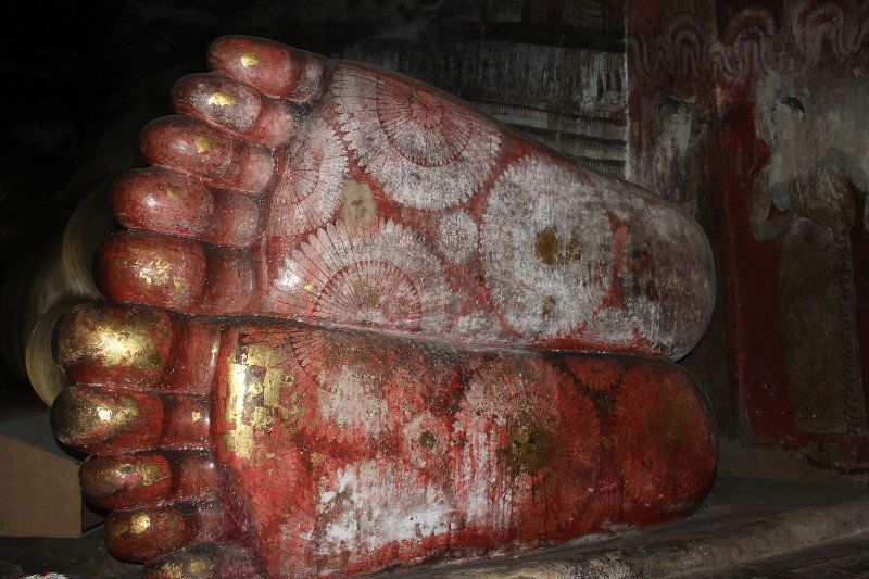 Buddhas feet Golden Temple, Dambulla