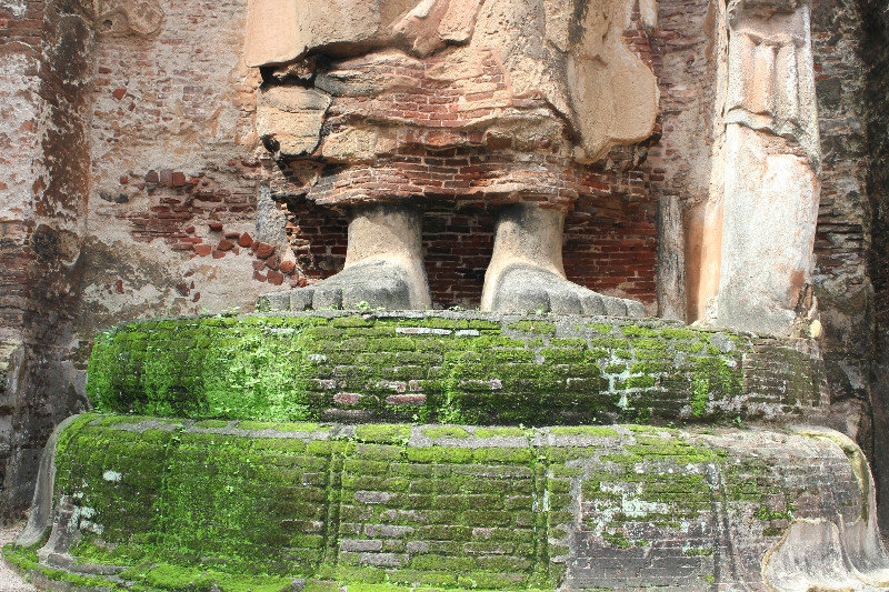 Buddhas feet Polonnaruwa